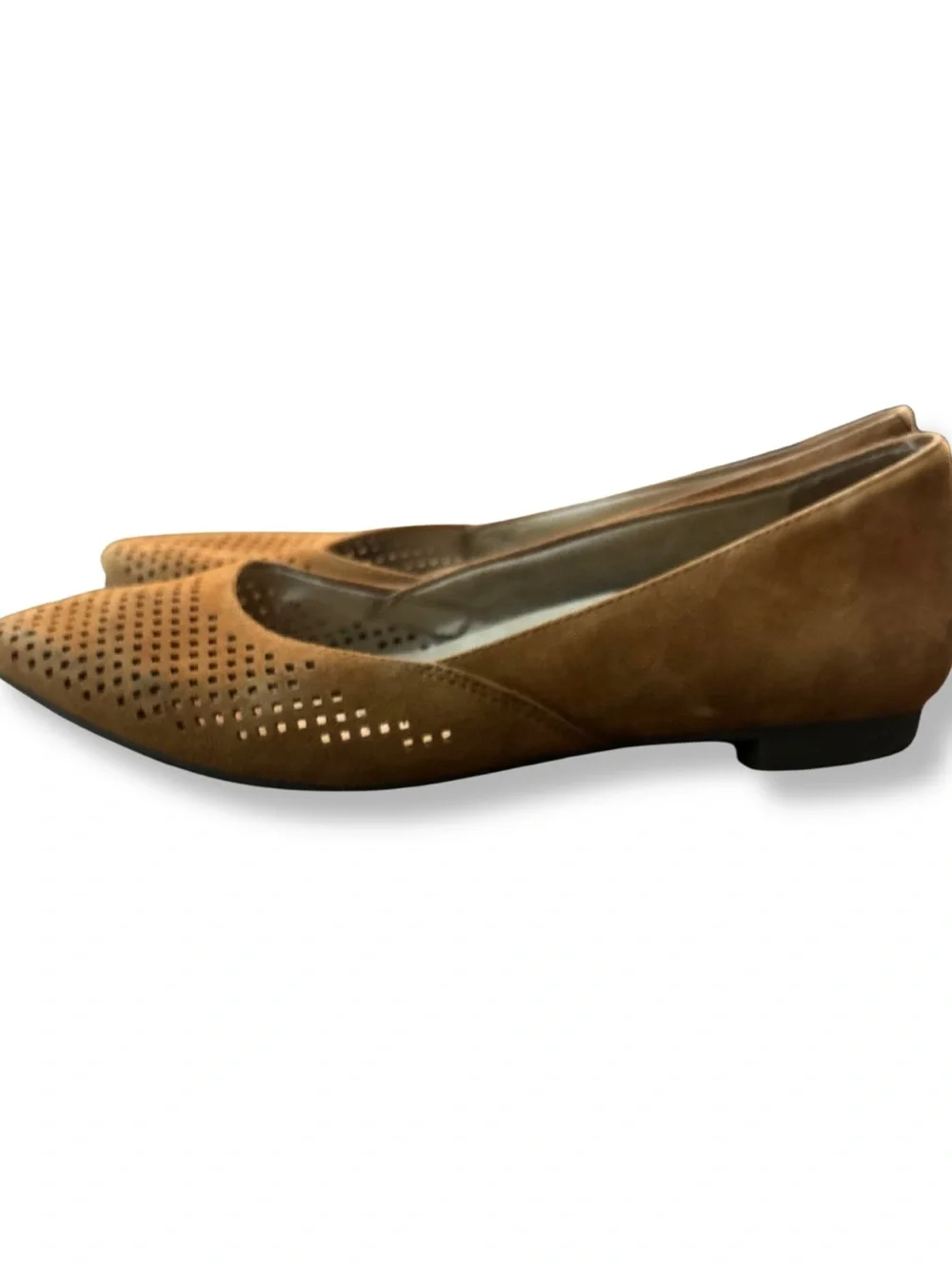 Vionic Women's Tan Perforated Pointed-Toe Flats